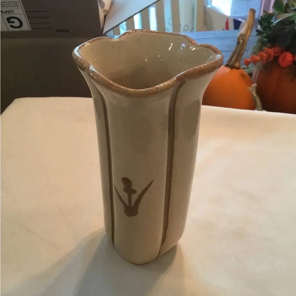 Vintage Mountain Meadows Floral Vase